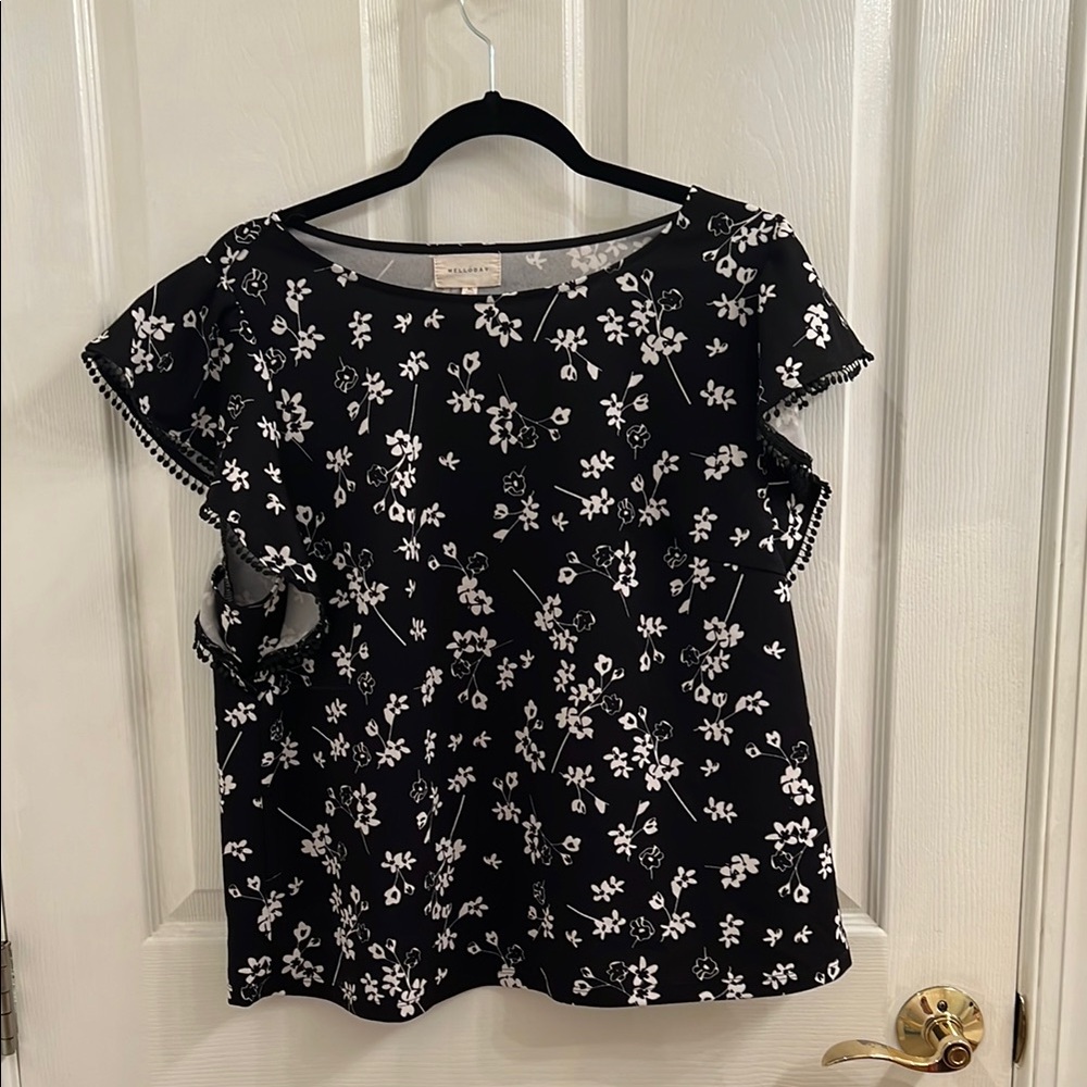 Universal Thread Black Boxy Ruffled Blouse - image 1